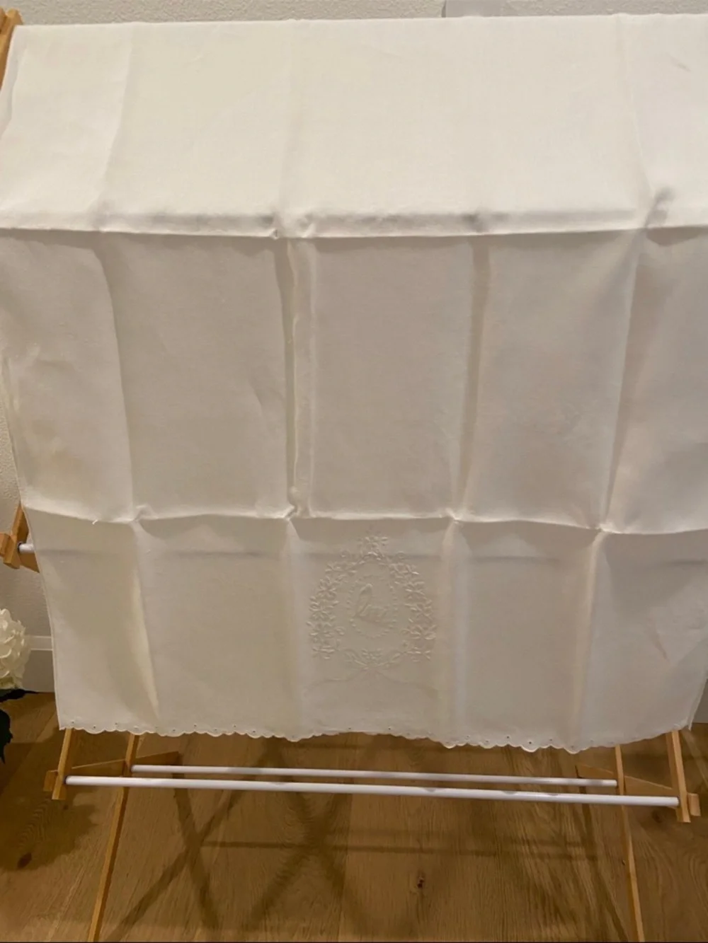 Gorgeous Vintage White Embroidered Bath Towels Set - in italian ‘his&hers’